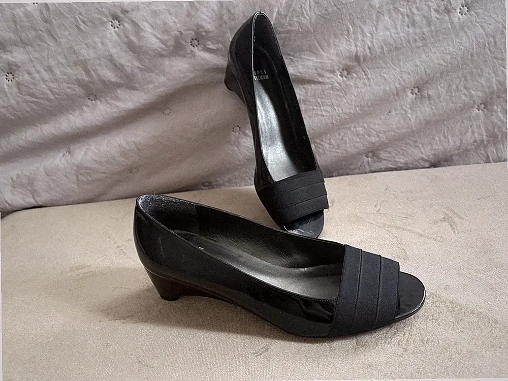 Stuart Weitzman, Peeptoe-Pumps mit Keilabsatz Gr. 37,5