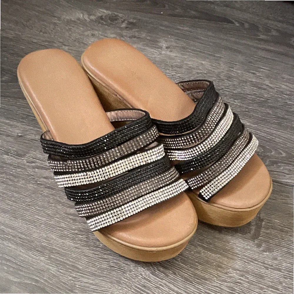 Super Women Damen Mules Sandalen EU 36 Keilabsatz Glitzer gestreift