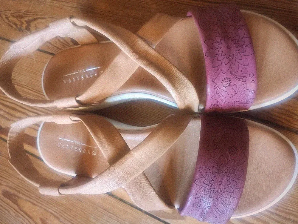 Supersüße bequeme Sandalen Sandaletten hellbraun und bordeaux Größe 40