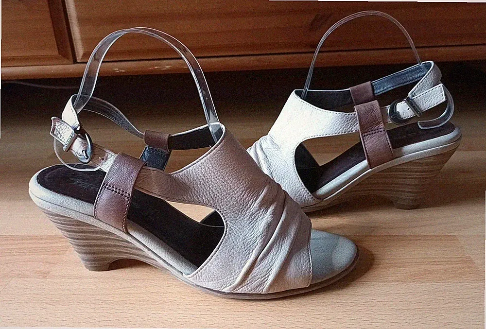 Tamaris Absatzsandalen Gr. 39 Echt Leder Beige Braun Keilabsatz