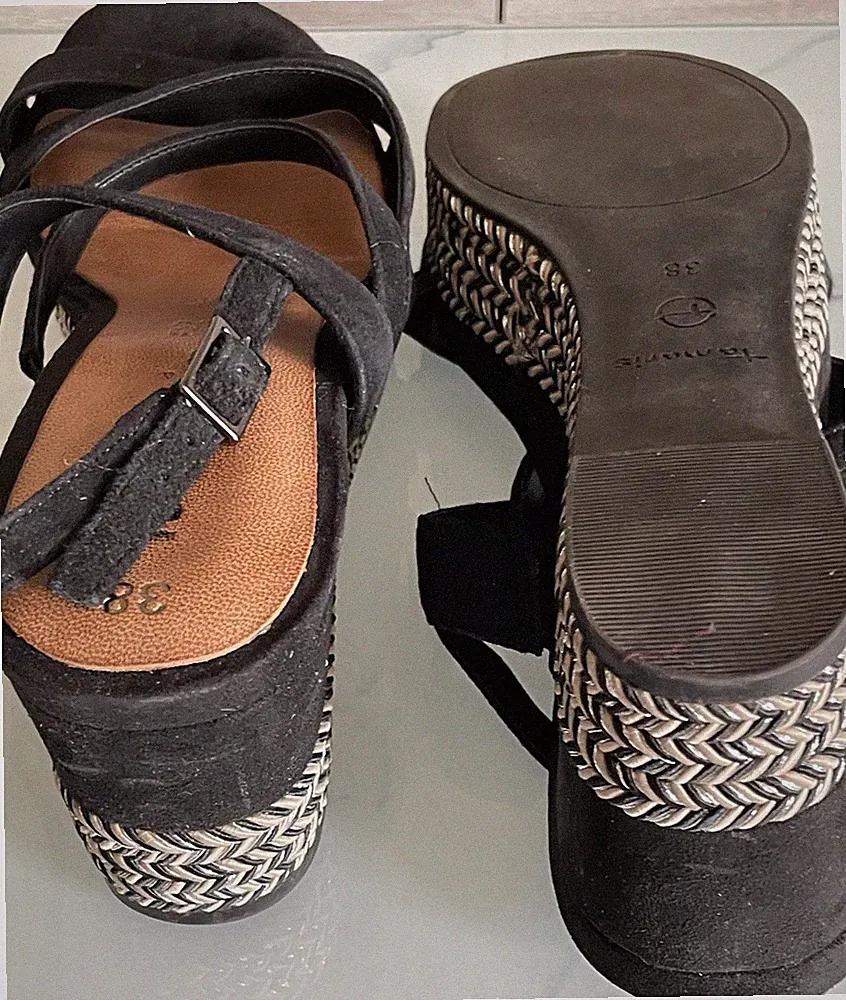 Tamaris Da. Sandalen, Wildleder, schwarz, Keilabsatz, geflochten, Gr. 38, Riemc...