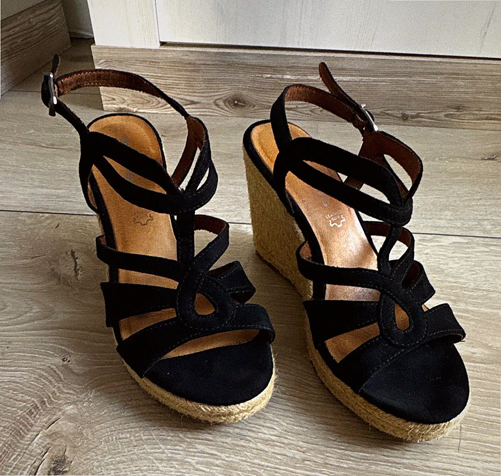 Tamaris Damen EU 39 Leder Riemchen Sandalen Keilabsatz schwarz Knöchelriemen