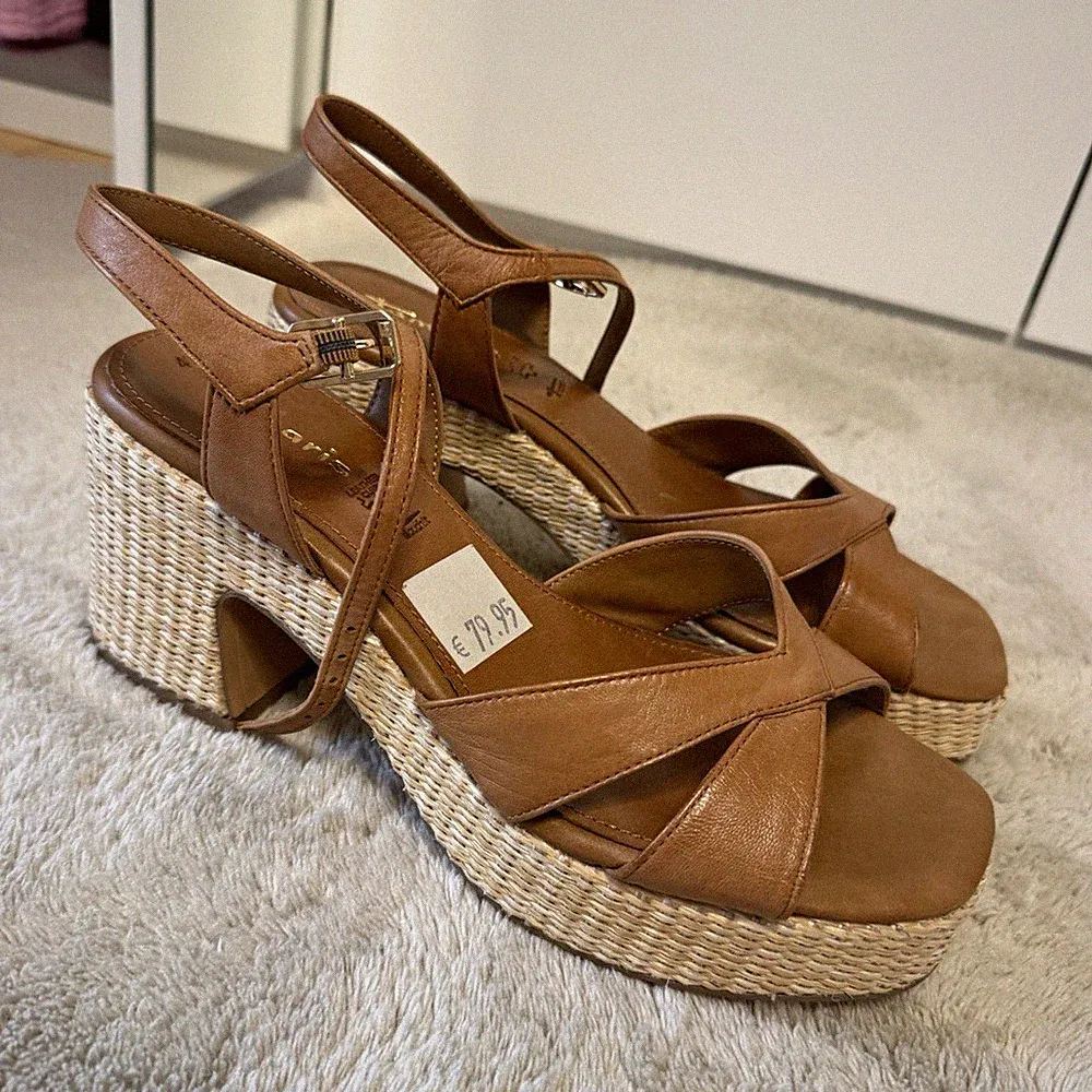 Tamaris Damen Keilabsatz-Sandalen hoch Leder Riemchen Schnalle Braun/Beige 41