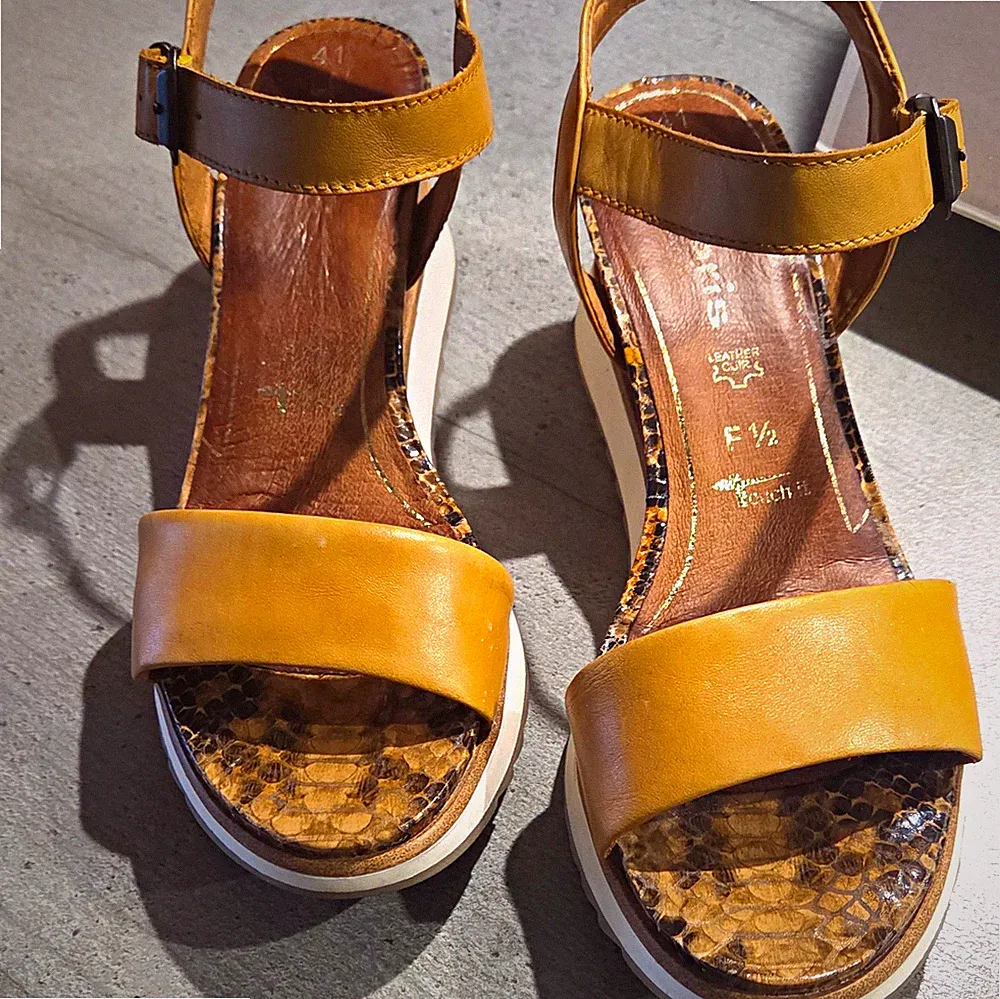 Tamaris Damen Keilabsatz Sandalen Leder Gelb SENF EU 41