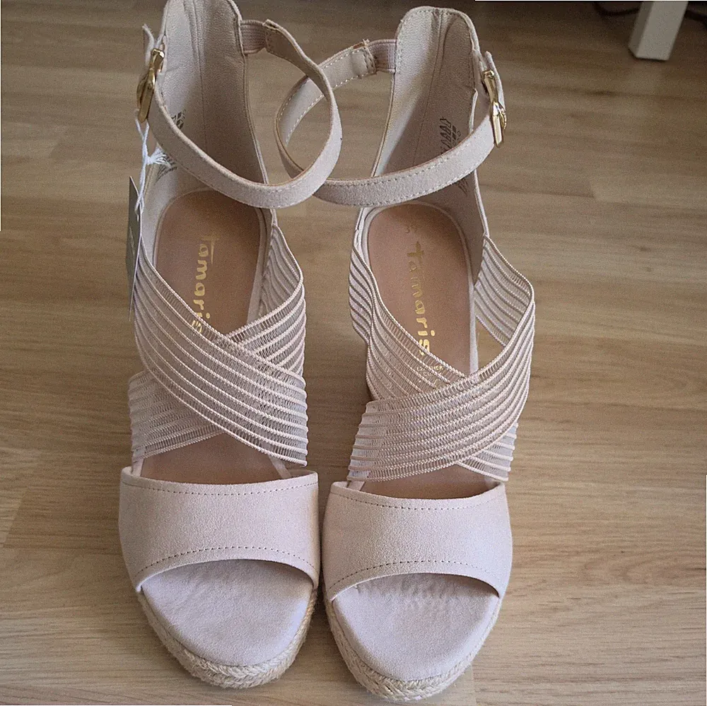 Tamaris Damen Keilsandaletten Beige NEU Ohne Originalkarton Gr. 39