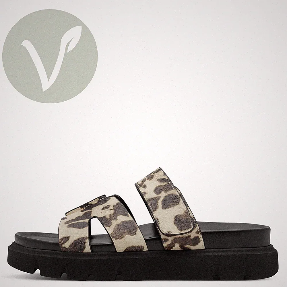 Tamaris Damen Pantoletten 27412 Weiß Kuh-Print – Vegan Fußbett Klettverschluss
