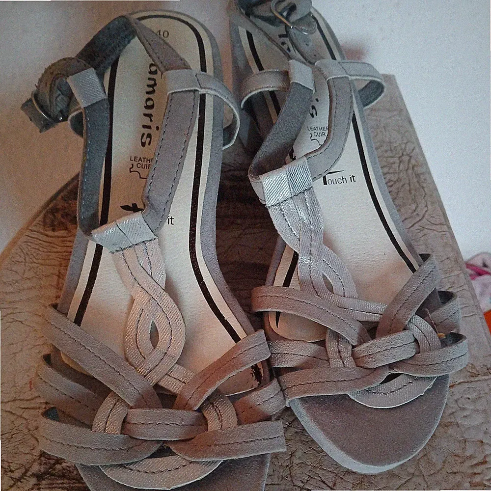 Silberne Tamaris Damen-Keilabsatz-Sandalen