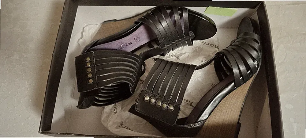 Tamaris Damen Pumps Sandalen mit Keilabsatz Gr.38 Schwarz