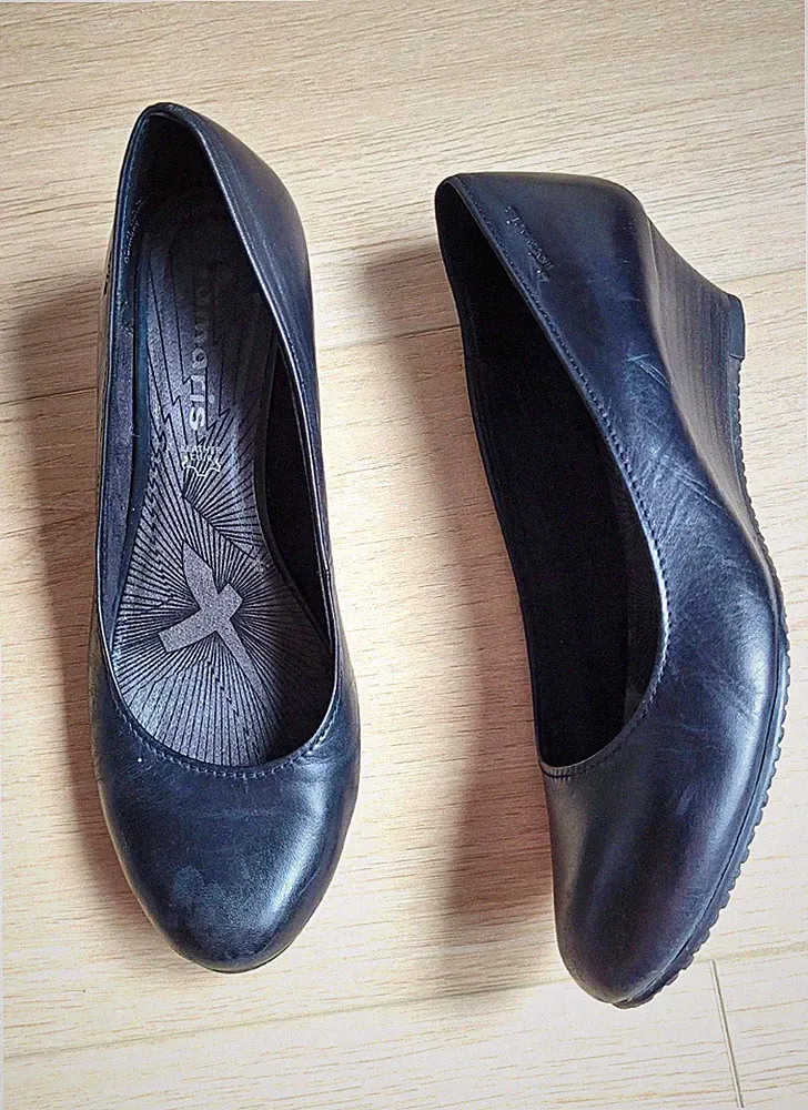 Tamaris Damen Pumps Schwarz Leder Keilabsatz niedrig EU 39 6 Slip-On Rund #131#