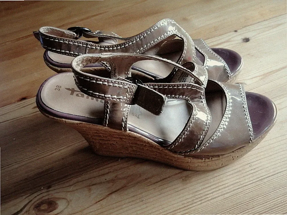 Tamaris Damen Sandalen Sandaletten Keilabsatz Gr. 38 Lack Leder braun