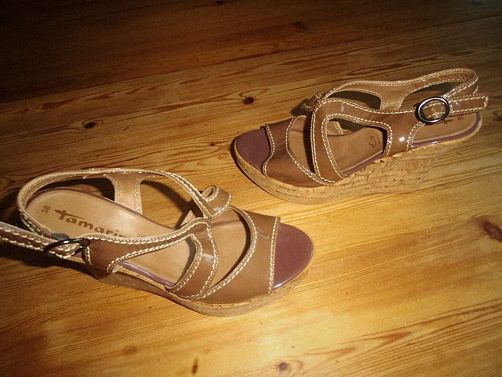 Tamaris Damenschuhe Plateau Sandaletten Gr 38 Party Abendschuhe braun Keilabsatz