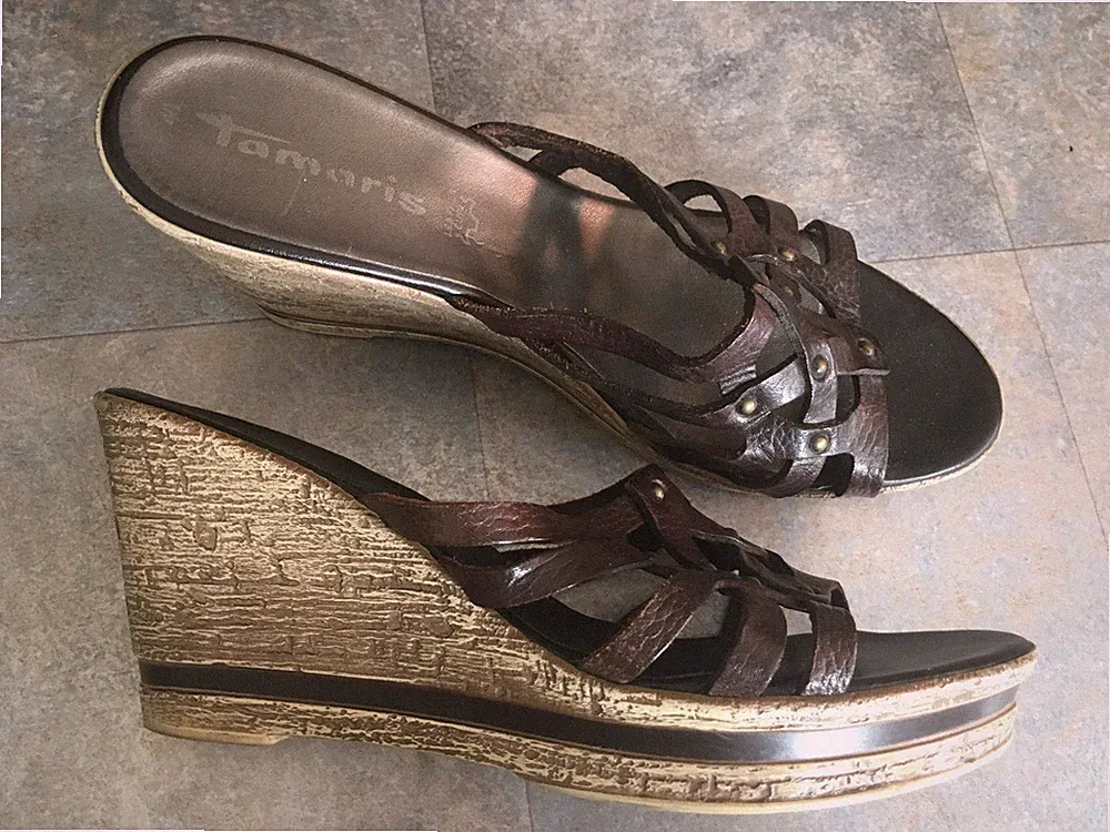 TAMARIS echt LEDER Keilabsatz Pantoletten Wedges braun mit Nieten Größe 40