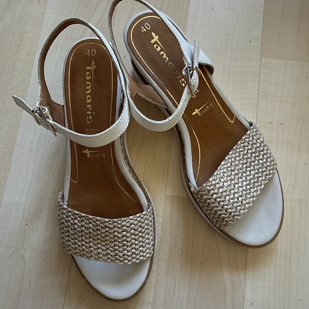 Tamaris Keilabsatz Sandalen Gr. 40