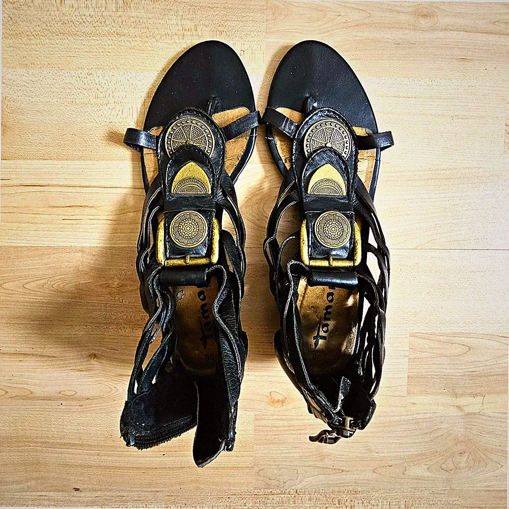 Tamaris Römersandalen Schwarz Leder Gr. 36 Keilabsatz 4cm Wedges Medaillons