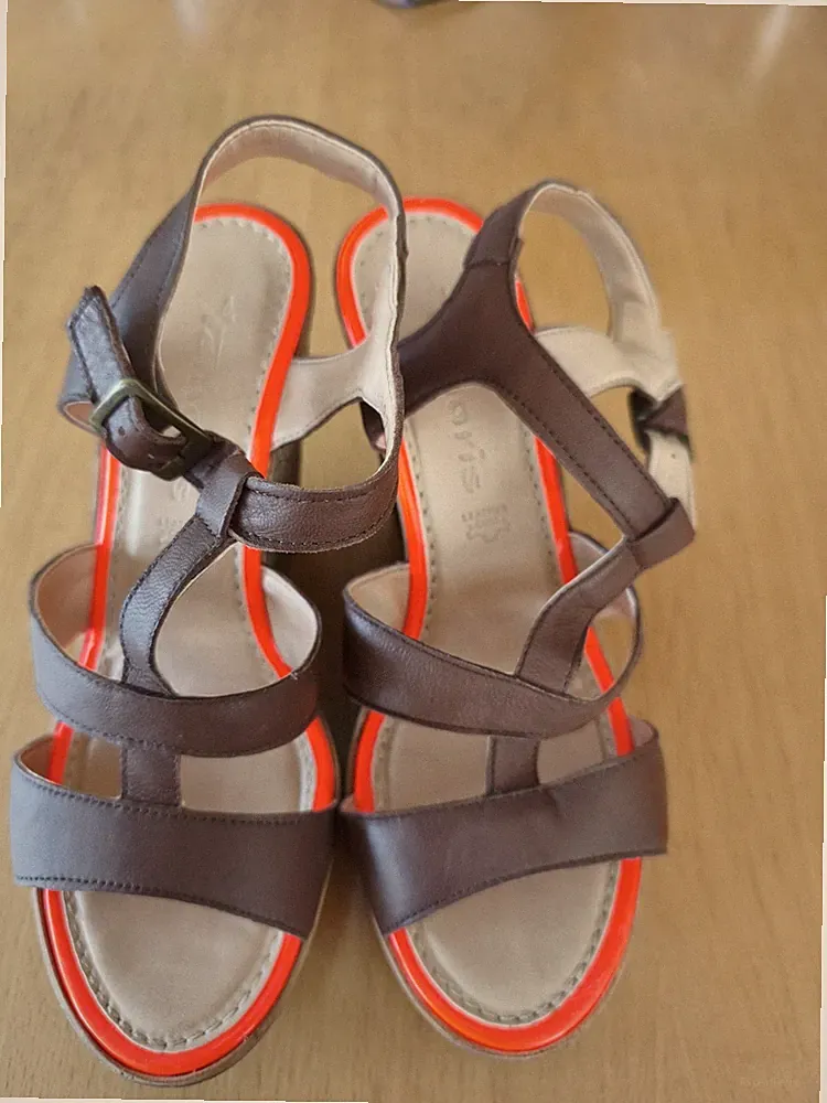 Tamaris Sandalette Damen mit Keilabsatz Grõße 39 ungetragen