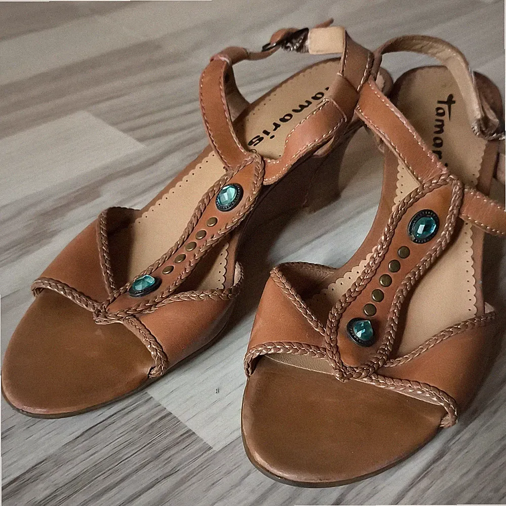 Tamaris Sandalette, Echtleder mit Keilabsatz, braun, Gr. 37, selten getragen.