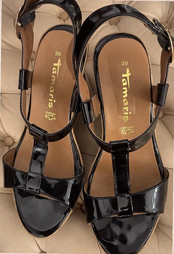 Tamaris Sandalette Gr. 39 mit Keilabsatz - Schwarz Lack - Top erhalten