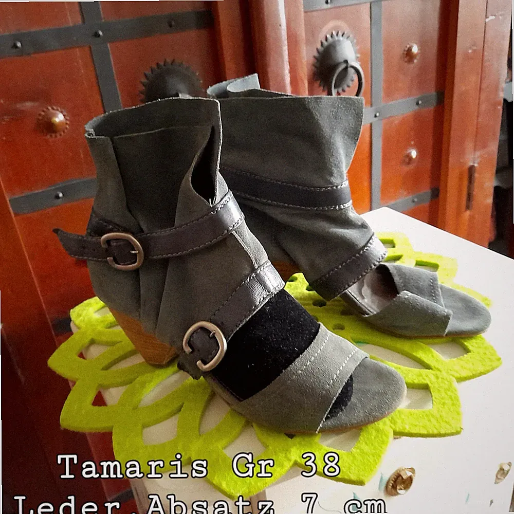 Tamaris Schuhe* Gr. 38* Veloursleder* NEUwertig* Keilabsatz ca 7 cm