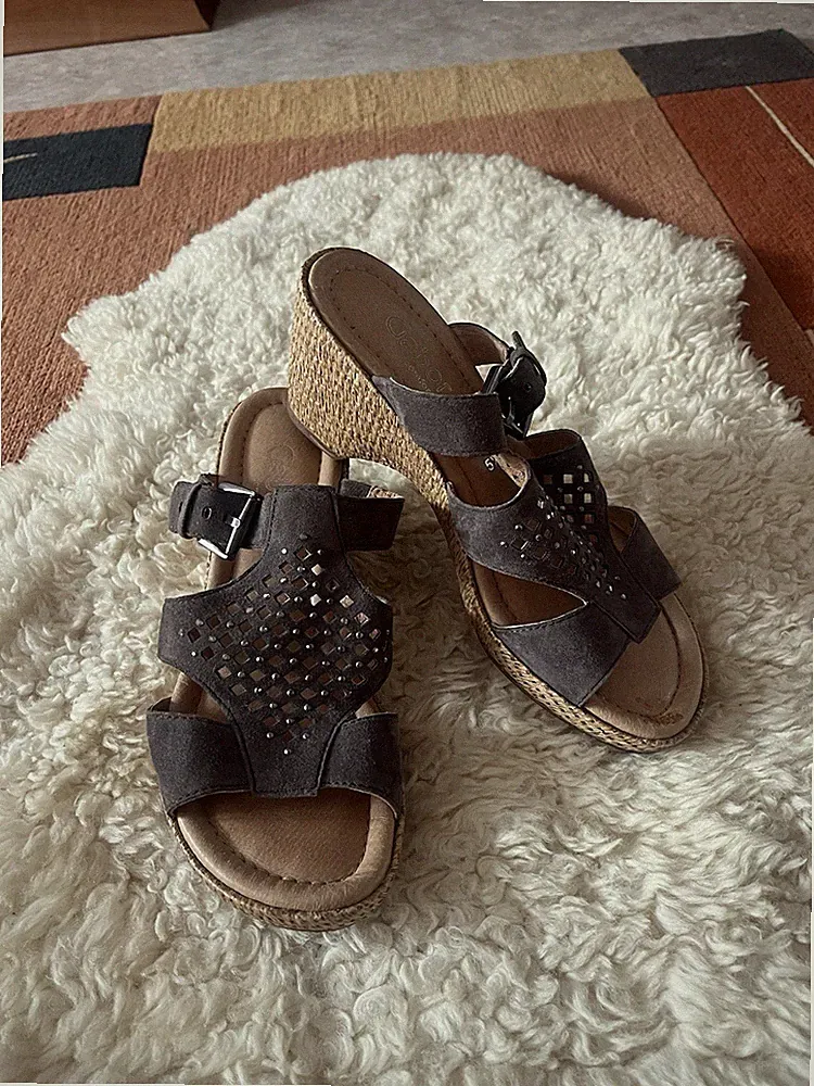 Taupefarbene Keilabsatzschuhe Gabor Gr. 38,5