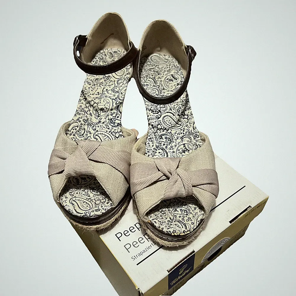 Tchibo Peeptoe-Sandalen Stoff Mit Keilabsatz Gr. 40
