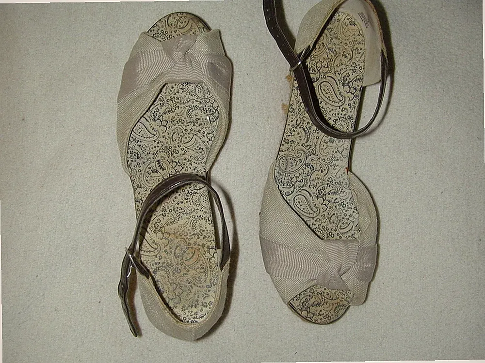TCM Tchibo Damen Peeptoe-Sandalen, Canvas m. Keilabsatz, Gr. 41, gebraucht