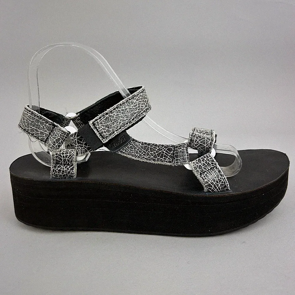 Teva Sandalen Größe EU41 UK8 schwarz Cracked Flatform Riemchen Römer Gladiator Schuhe
