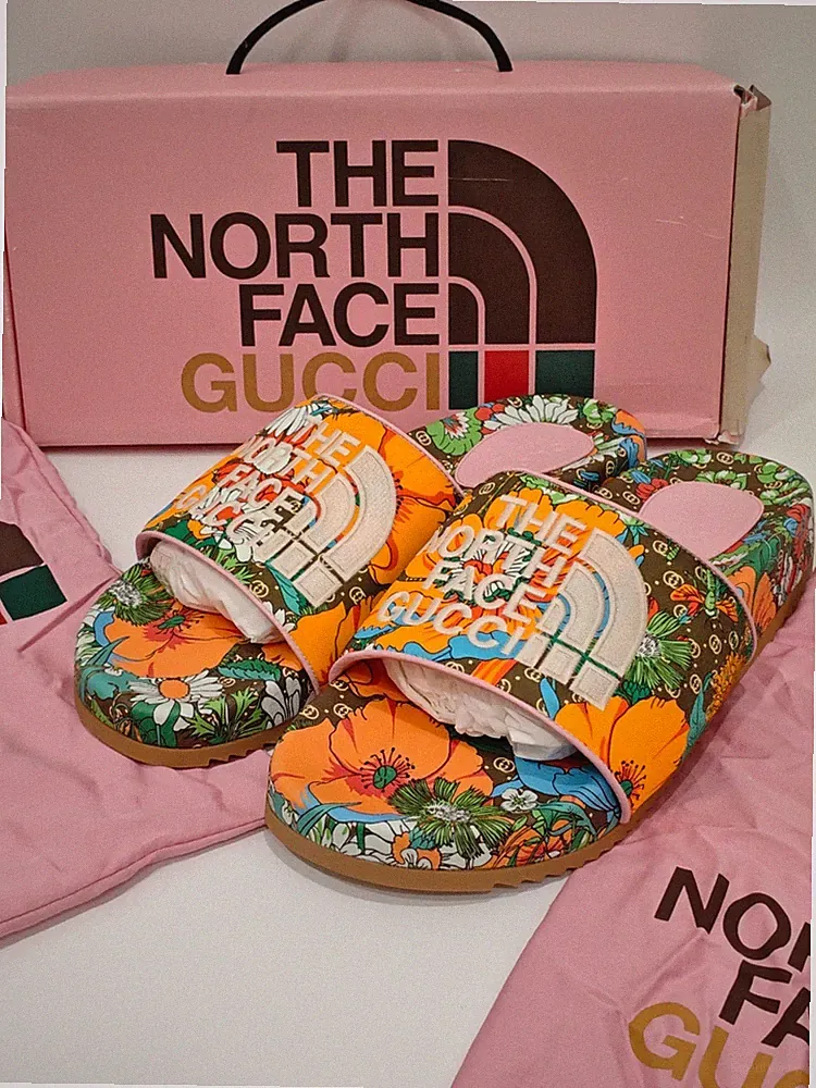 The North Face x Gucci Slides Sandalen Pantoletten - Neu DS mit Box - Größe 9 UK