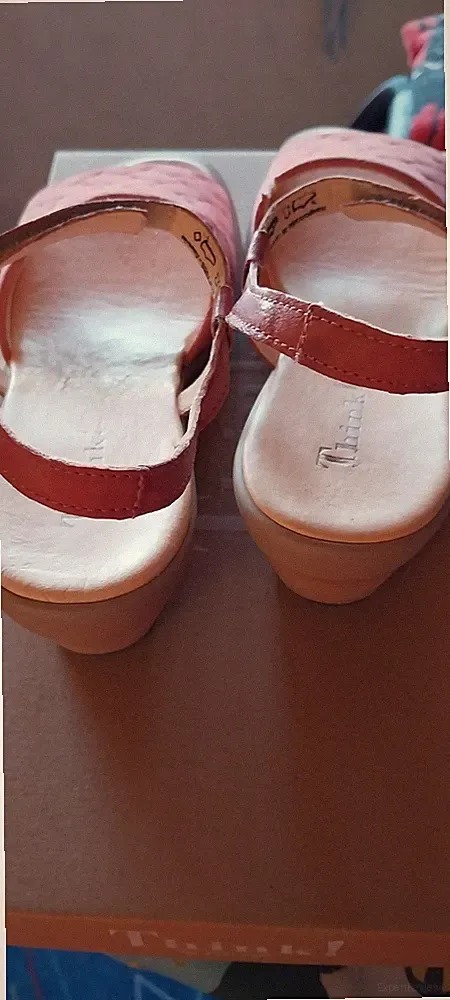 Think Sandalen