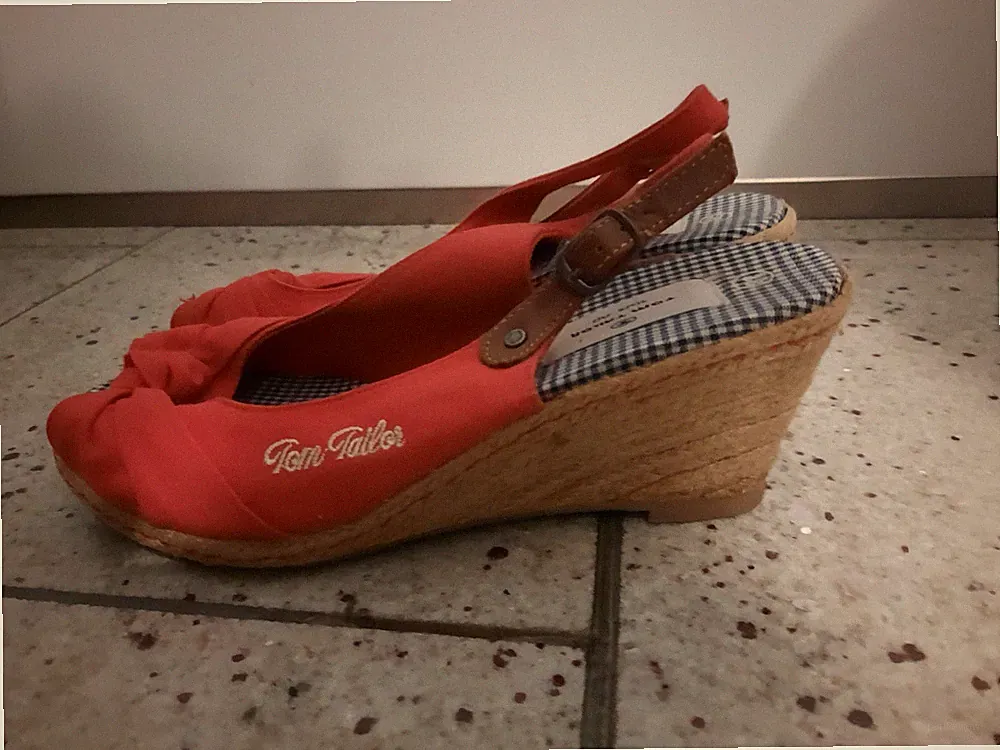 Tom Tailer Sandaletten Rot Stoff Keilabsatz Peeptoe Gr. 38 Neu