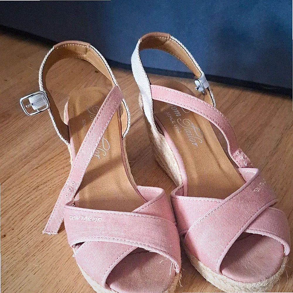 Tom Tailor Damen Keilabsatz Riemchen-Sandalen Schnalle Rosa/Beige Gr. 37