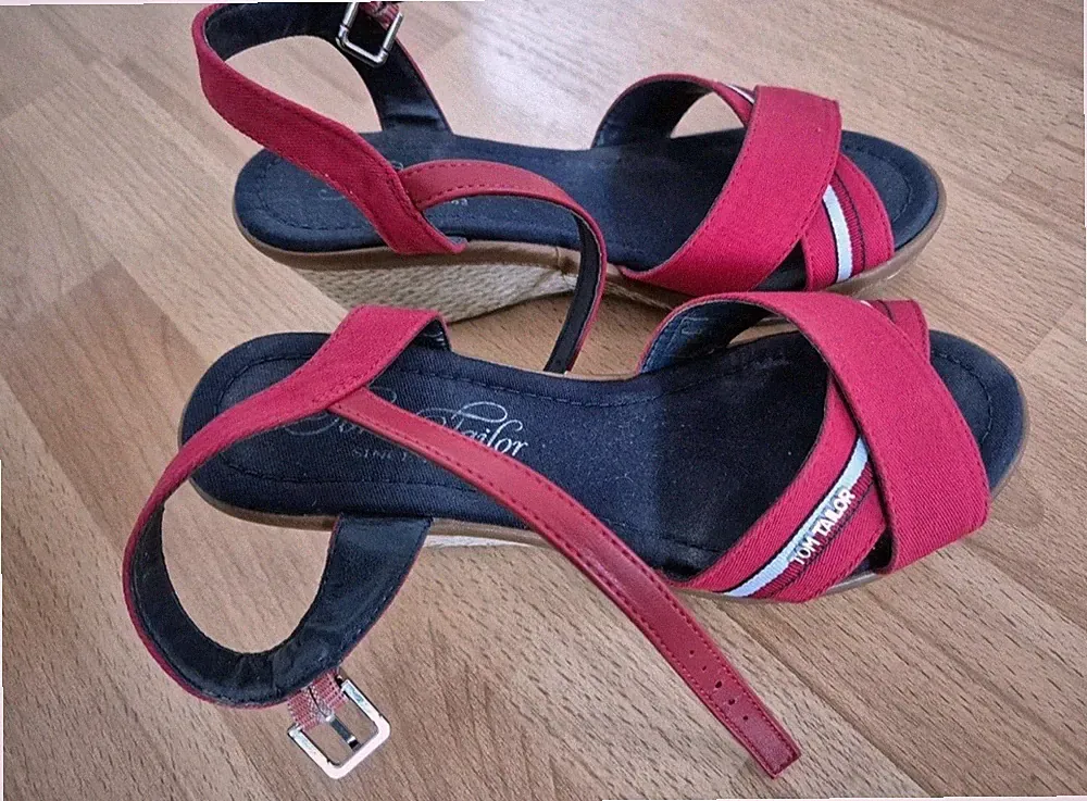 TOM TAILOR Sandalen Gr. 37 Rot und Marineblau