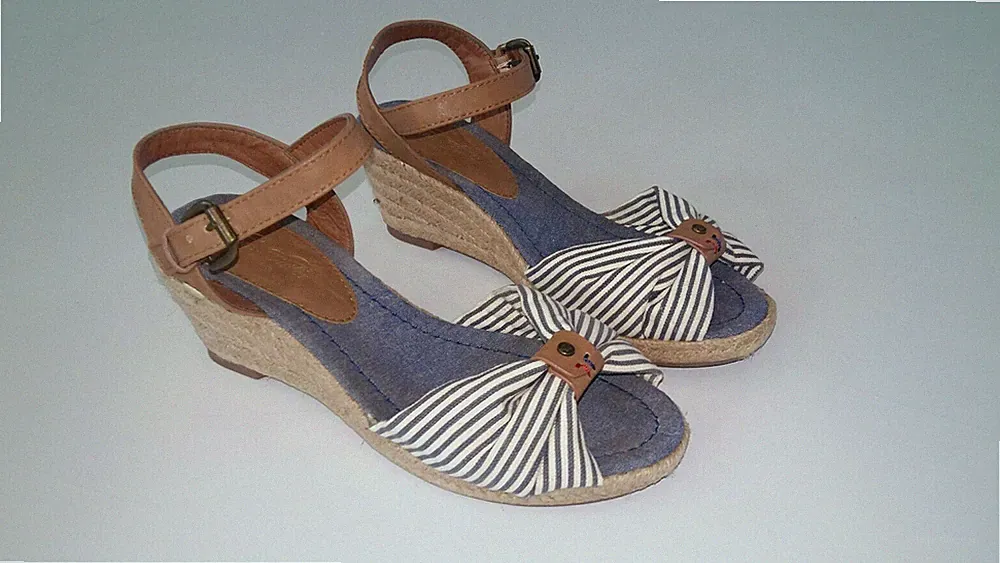 Tom Tailor Sandalen Sandaletten Plateauschuhe Zehensandalen blau weiß Gr. 39