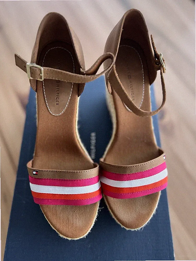Tommy Hilfiger Damen Keilabsatz Sandalen, Gr. 38 Cognac-Pink