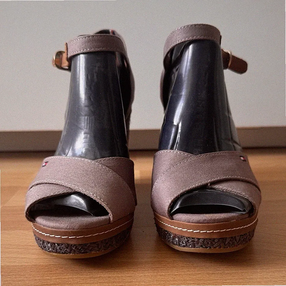 Tommy Hilfiger Damen Keilsandalen lila Riemchen Schnalle Textil Gr. 39