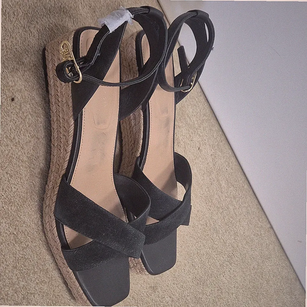 Tommy Hilfiger Damen Riemchen-Sandalen Leder 42 Schwarz Keilabsatz Logo EU 42
