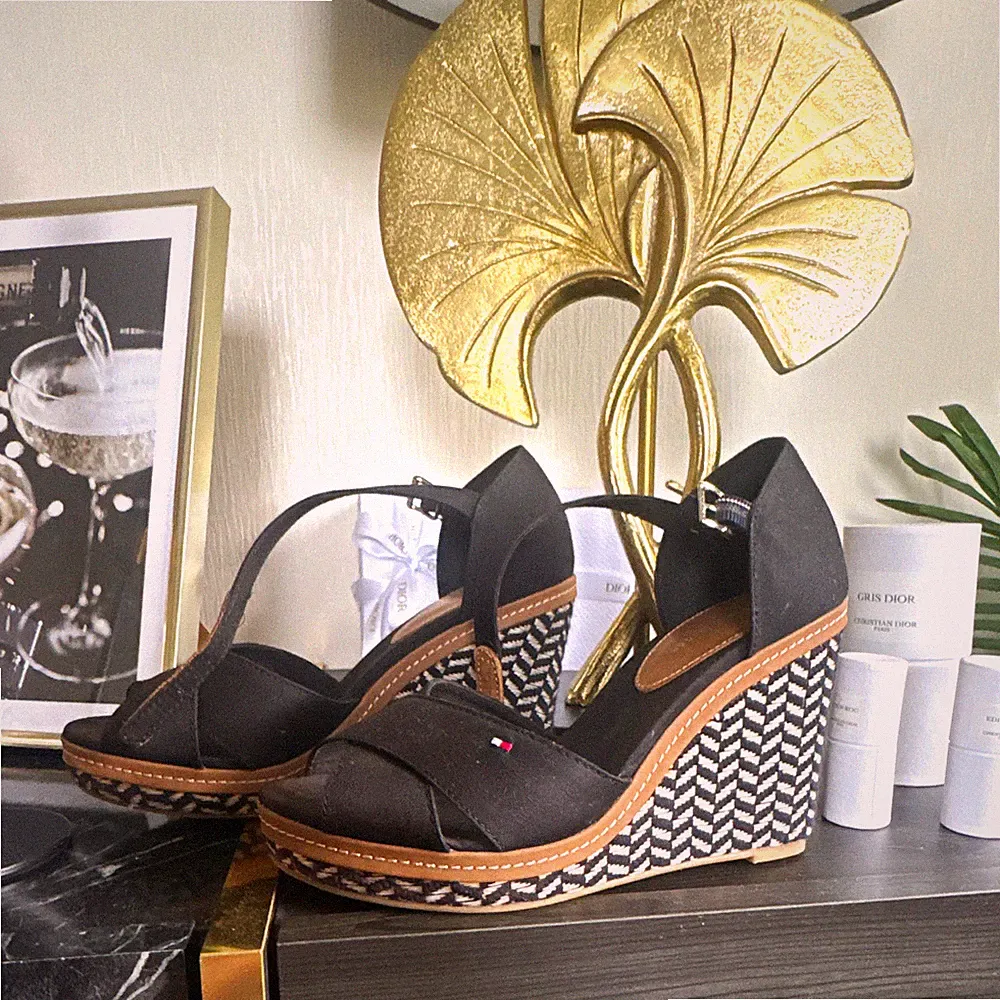 Chevron Keilabsatz Sandalen