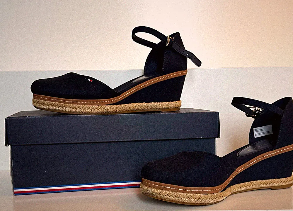 Tommy Hilfiger Damen Sandalen Keilabsatz dunkelblau blau mit Logo, Schnalle