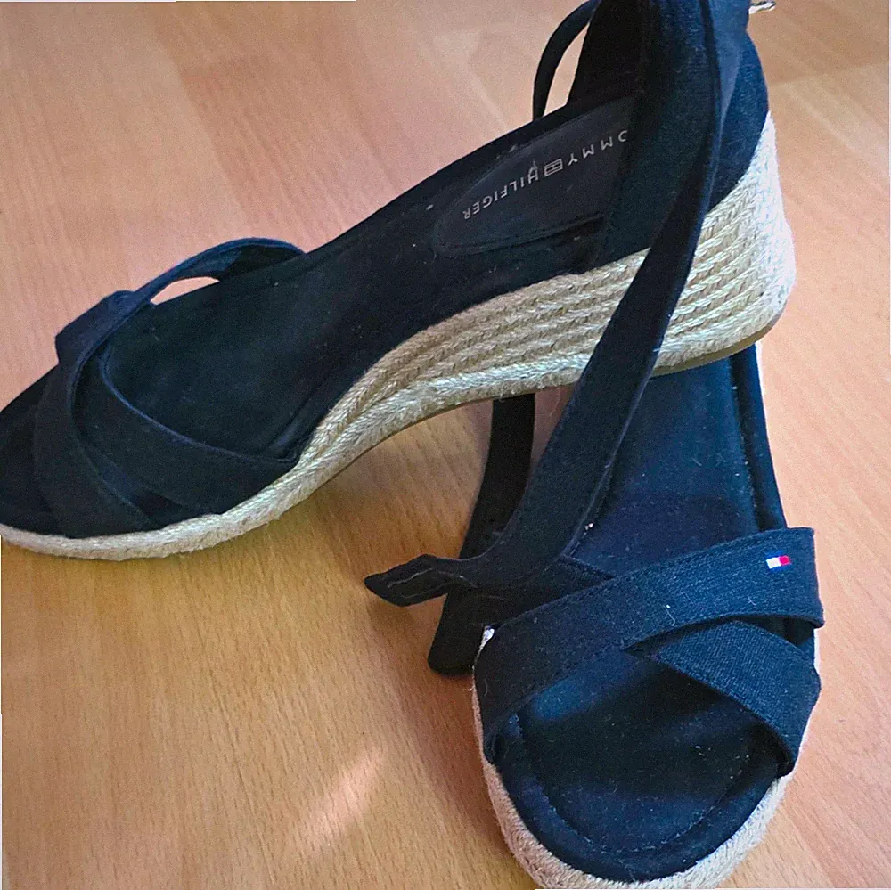 Tommy Hilfiger Damen Sandalen Keilabsatz Espadrille Riemchen schwarz/beige 41