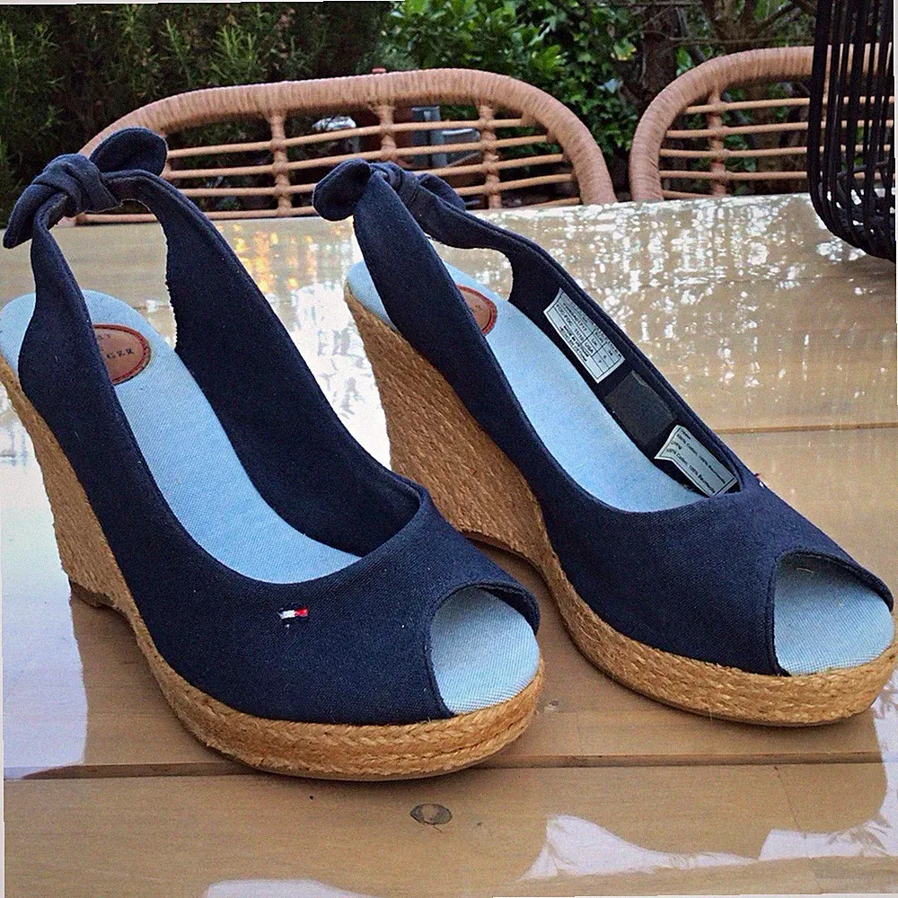 Tommy Hilfiger Damen Slingback Keilabsatz Sandalen Peep-Toe Blau/Beige 39