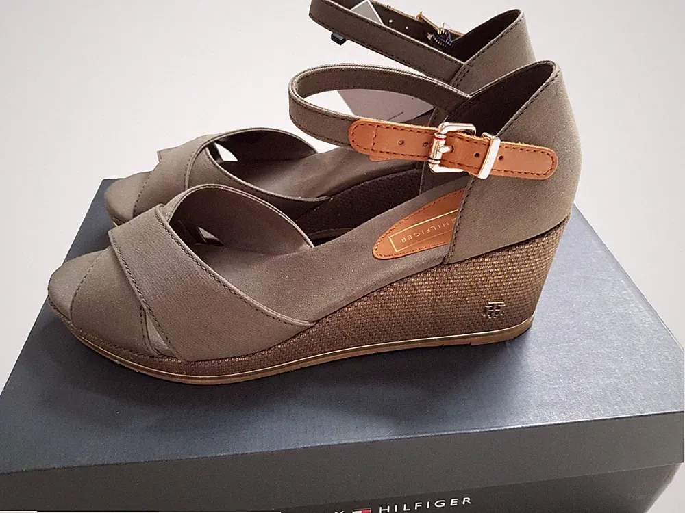 Tommy Hilfiger Gr. 39 Feminine Mid Wedge Sandal Basic Plateausandalen oliv grün