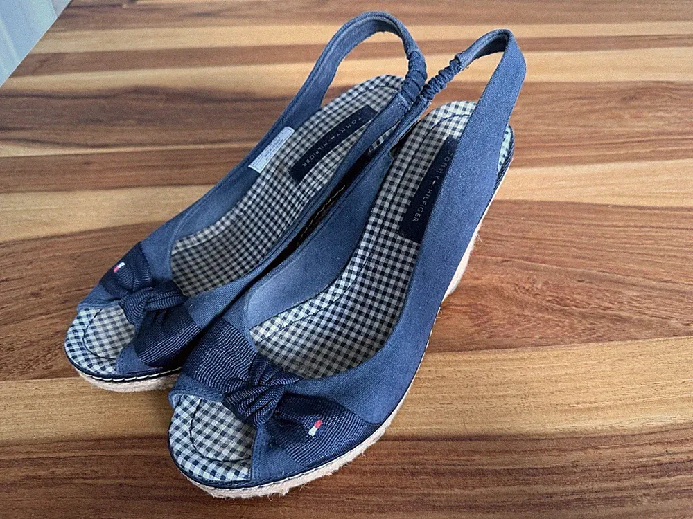 Tommy Hilfiger Plateau Sandaletten Gr. 39 dunkelblau