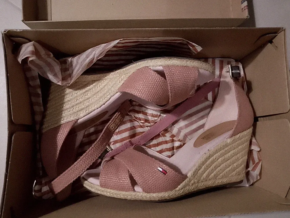 keilabsatz sandalen riemen