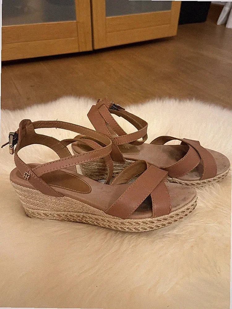 Tommy Hilfiger Sandalen Größe 40 mit Keilabsatz