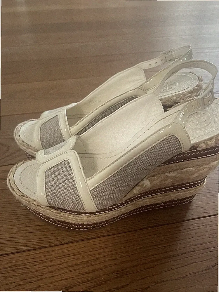 Tory Burch Damen Slingback Keilabsatz Sandalen Lackleder EU 39 Weiß/Beige