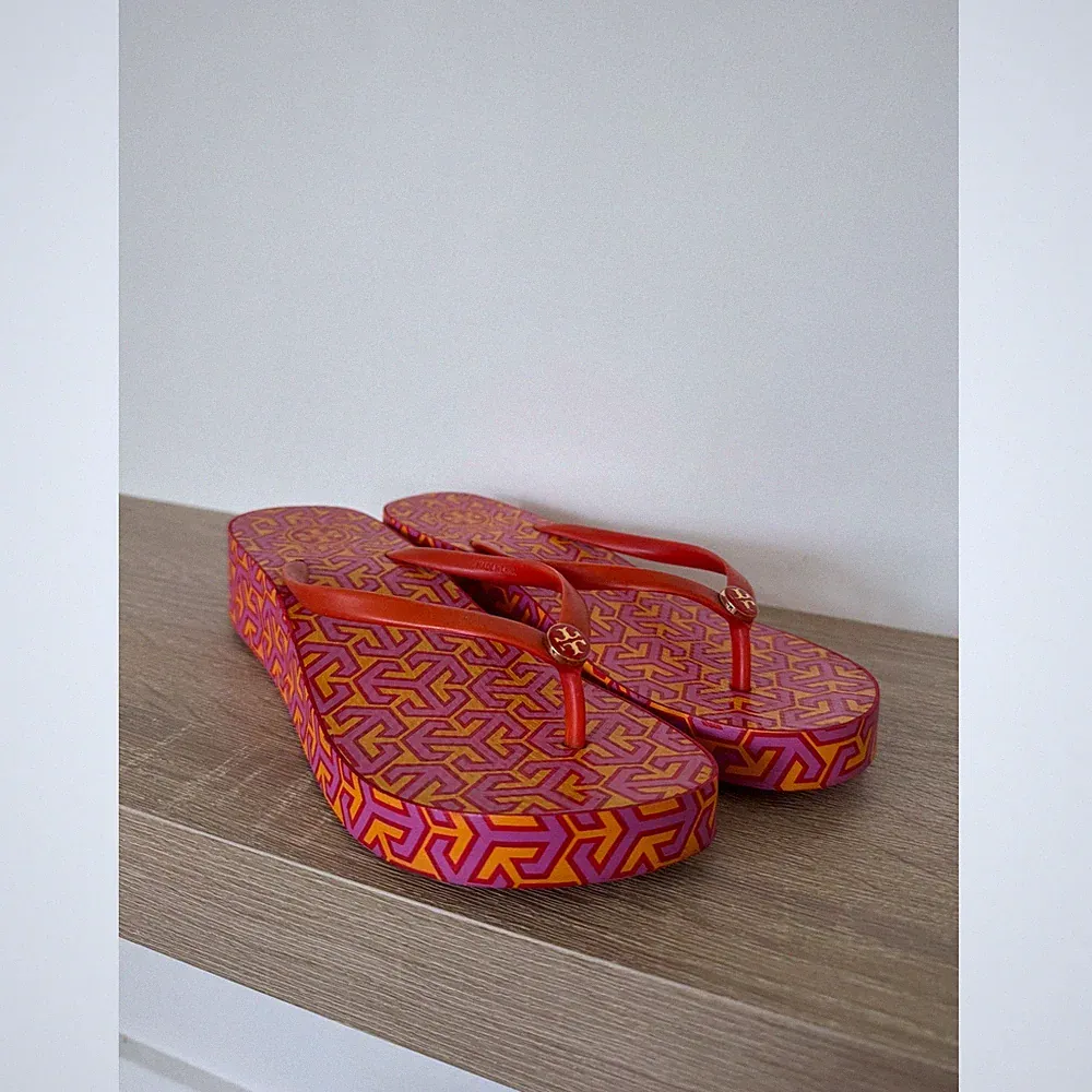 Tory Burch Wedge Flip Flop Sandals Orange Pink Geometric Logo Platform Women 7
