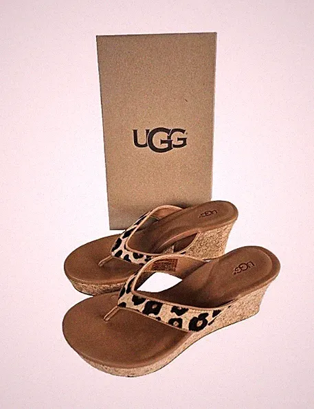 UGG Australia Nastassia Calf Hair Leopard Sandalen mit Keilabsatz Leder, Neu !!