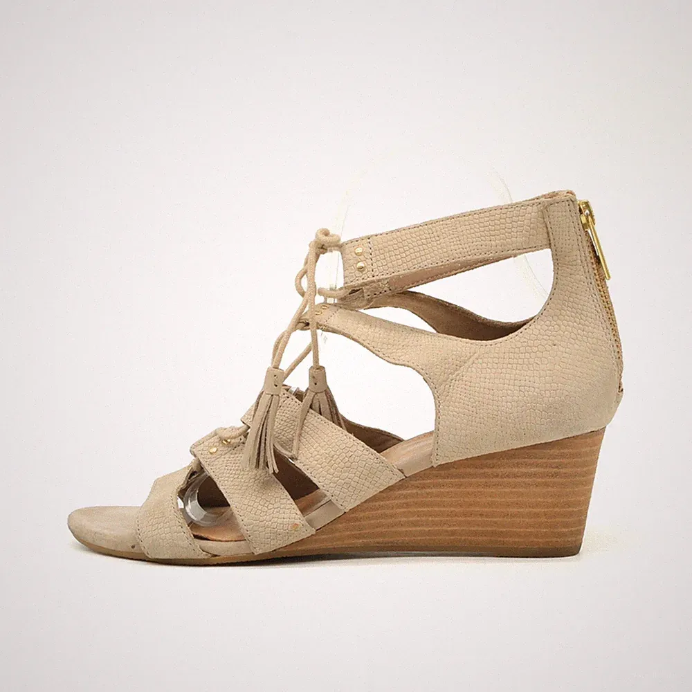 UGG Damen Sandaletten EU 40 1015067 Sand Weiche Innensohle Gold-Details Sandalen
