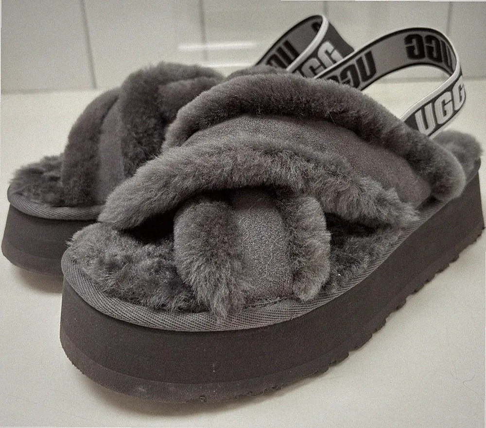 UGG Disco Sandalen Lammfell Shearling Cross Slide Flatform Plateau grau