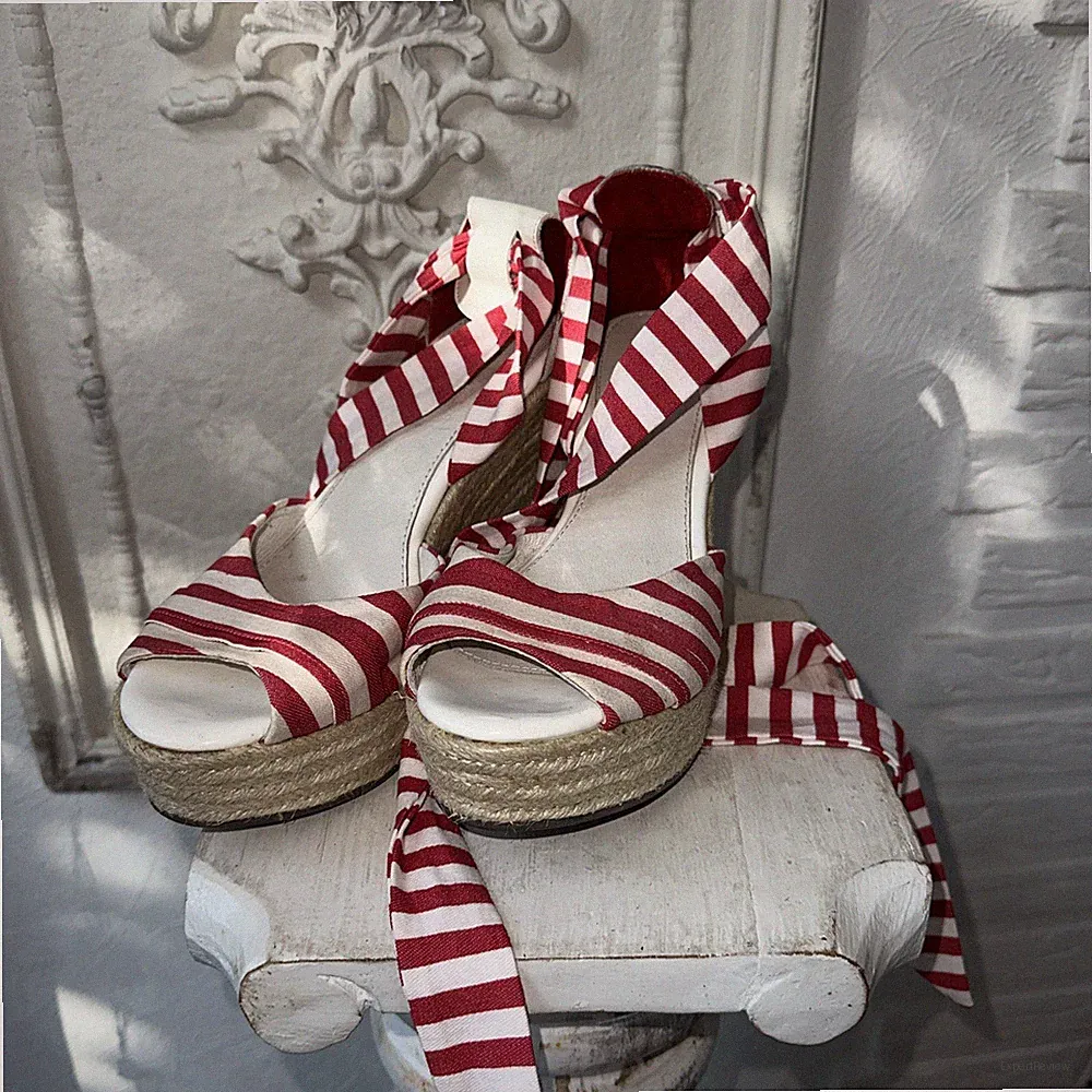 UGG Sandalen Sandaletten Wedges Plateau Keilabsatz Rot weiß gestreift Maritim 36