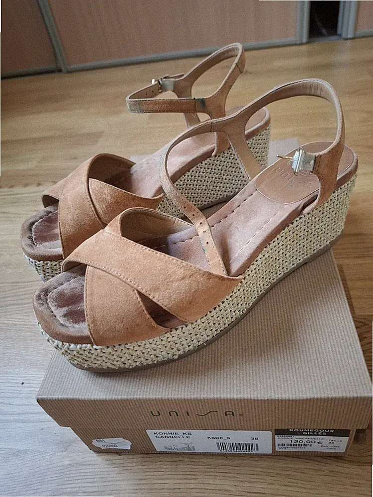 UNISA Tolle Sandale Echtleder Camel Gr. 38 mit Originalkarton NP 120